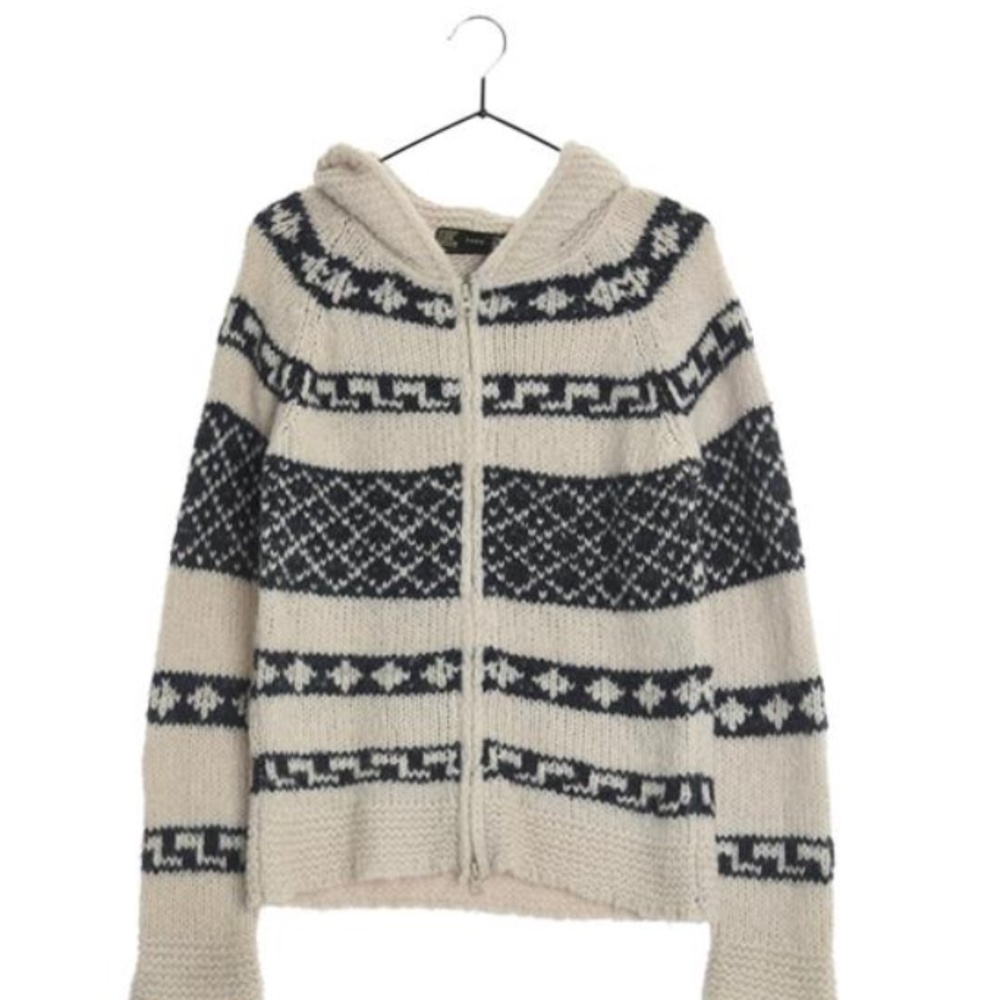 IN SEARCH OF VINTAGE ZARA SWEATER